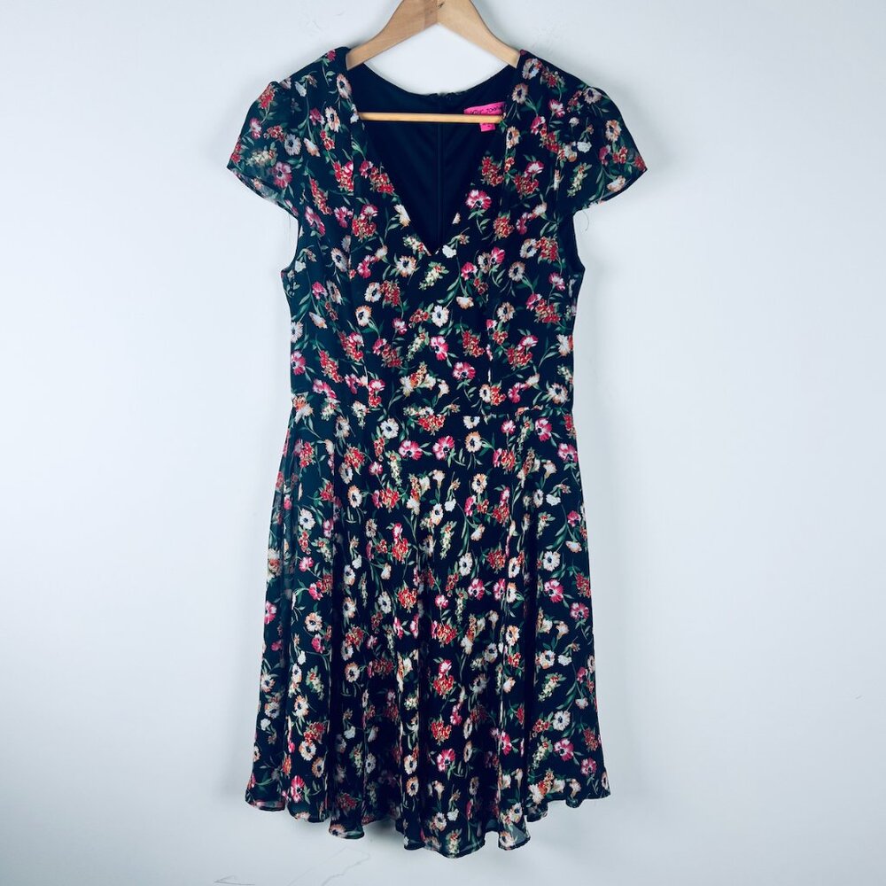 FINAL PRICE 💚💃EUC Betsy Johnson Black Floral V Neck Dress size 10